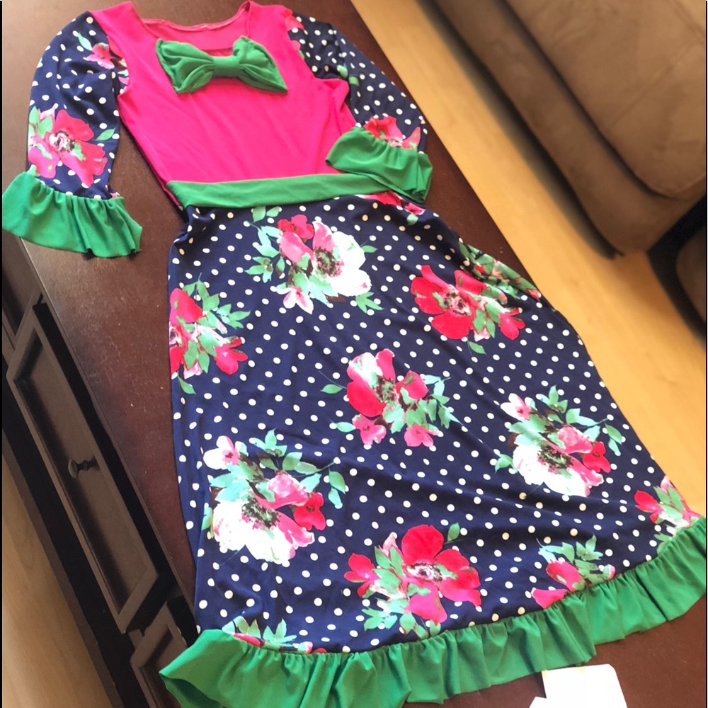 Custom girl dress size 8 bow to come!